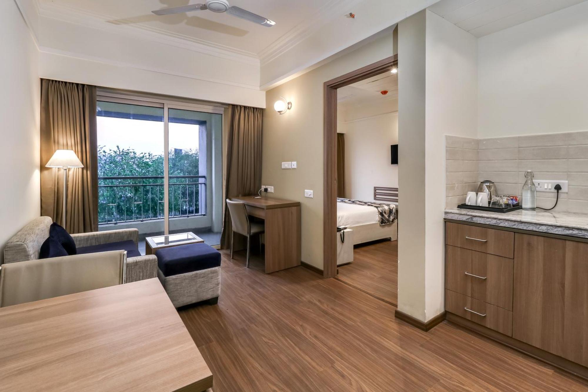 Starlit Suites Newtown Колката Екстериор снимка