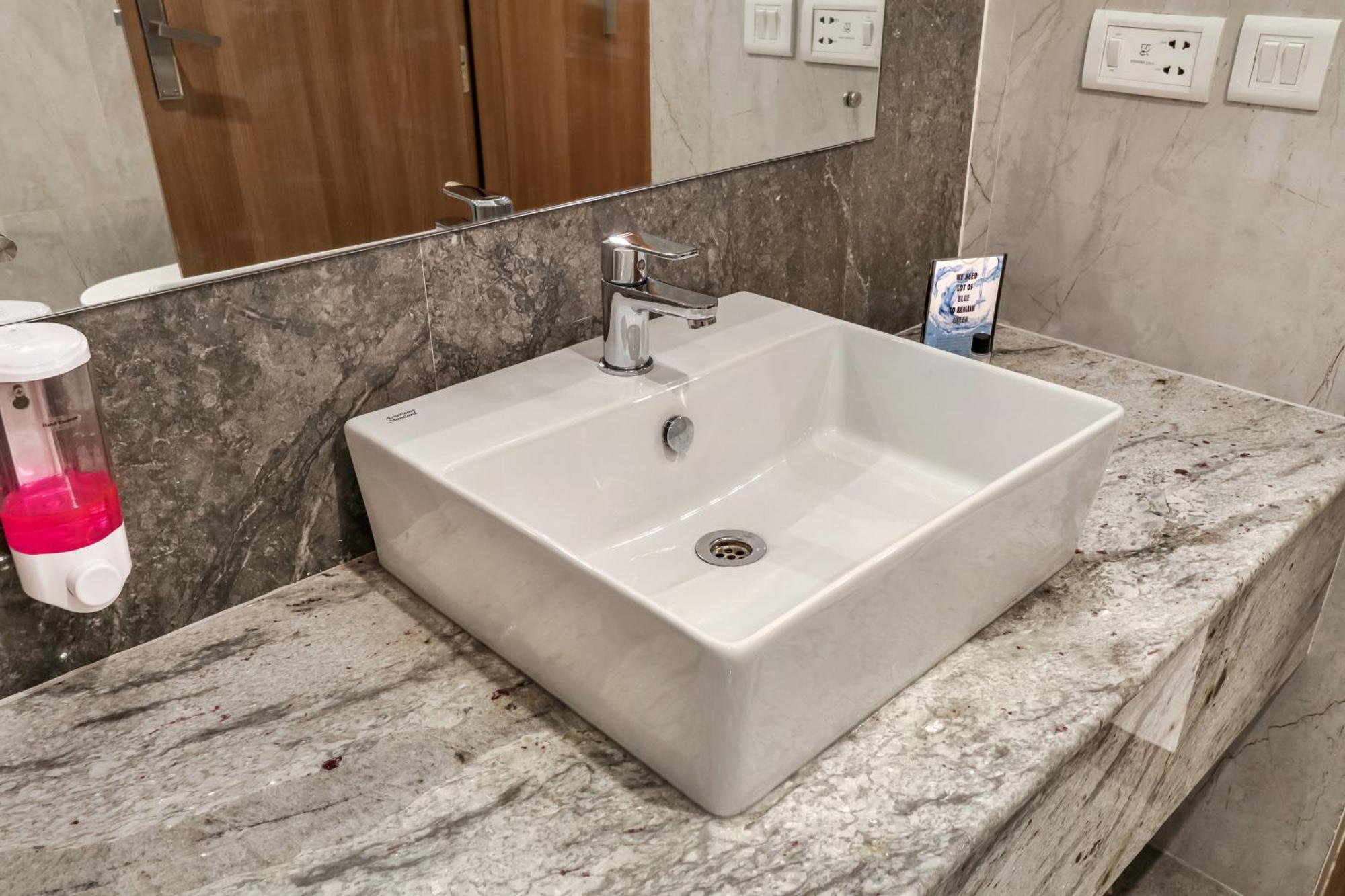 Starlit Suites Newtown Колката Екстериор снимка